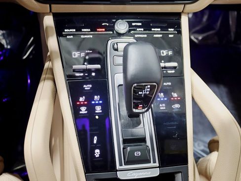 Used 2023 Porsche Cayenne Platinum Edition image 23