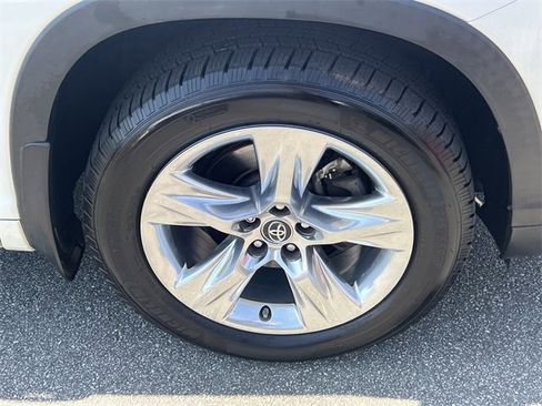 Used 2016 Toyota Highlander Limited image 13