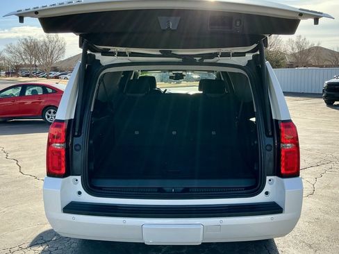 Used 2020 Chevrolet Suburban LT w/ Luxury Package image 18