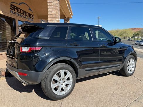 Used 2017 Land Rover Range Rover Evoque SE image 32
