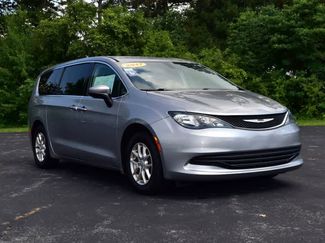 Used 2017 Chrysler Pacifica Touring image 1