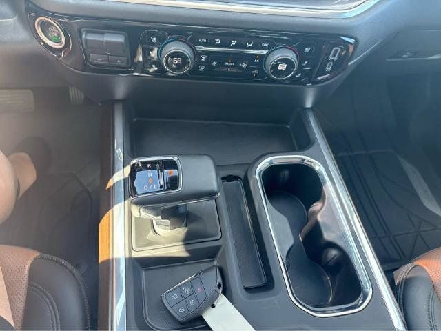 Used 2025 Chevrolet Silverado 1500 High Country w/ High Country Premium Package AWD/4WD image 22