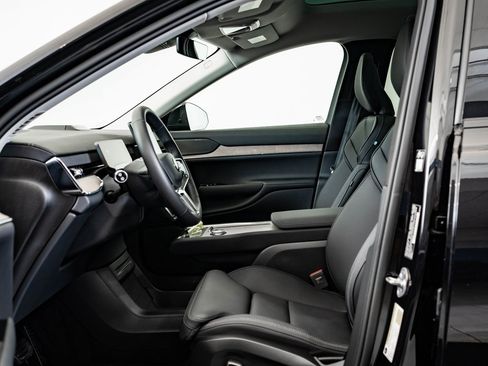 Used 2025 Volvo EX90 Plus image 22