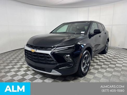Used 2025 Chevrolet Blazer LT FWD image 1