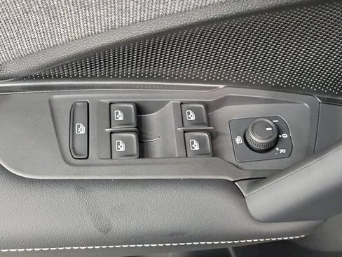 Used 2025 Volkswagen Tiguan S FWD image 18