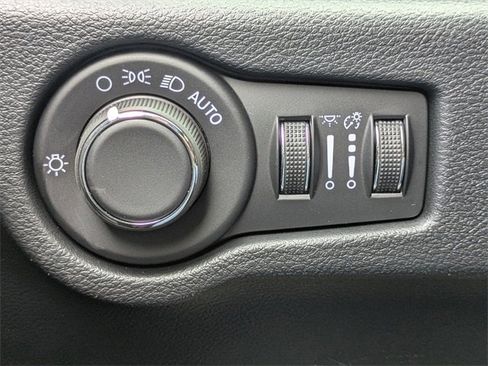 New 2025 Chrysler Voyager LX image 23