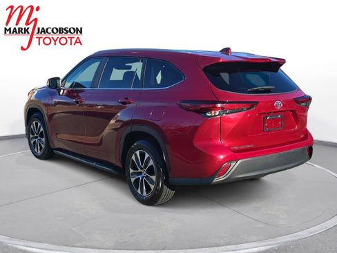 Used 2023 Toyota Highlander XLE image 13
