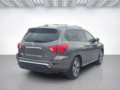 Used 2020 Nissan Pathfinder SV image 3