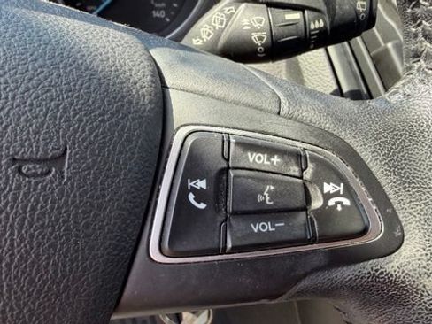 Used 2018 Ford Focus SE w/ Cold Weather Package FWD image 19