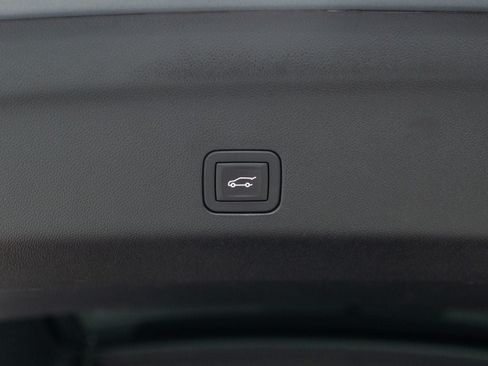 Used 2025 Chevrolet Tahoe Z71 AWD/4WD image 39