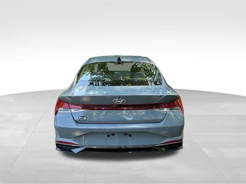 Used 2021 Hyundai Elantra Limited FWD image 4