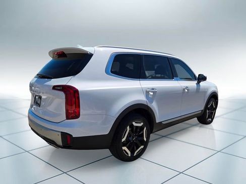 Used 2024 Kia Telluride S FWD image 5