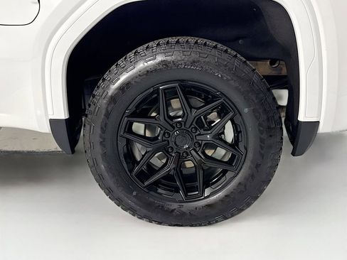 Used 2025 GMC Sierra 1500 Elevation w/ Elevation Premium Package image 31