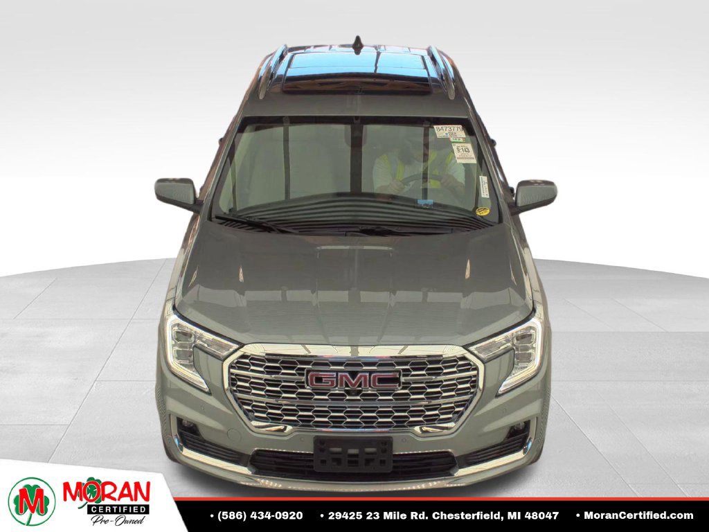 Used 2023 GMC Terrain Denali w/ Denali Premium Package AWD/4WD image 2