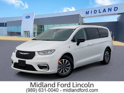 Used 2024 Chrysler Pacifica Limited