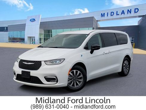 Used 2024 Chrysler Pacifica Limited FWD image 1