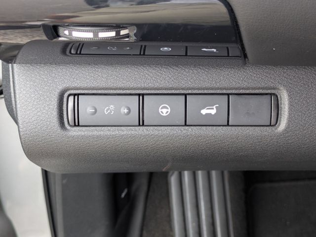 Used 2025 Nissan Pathfinder SV AWD/4WD image 17