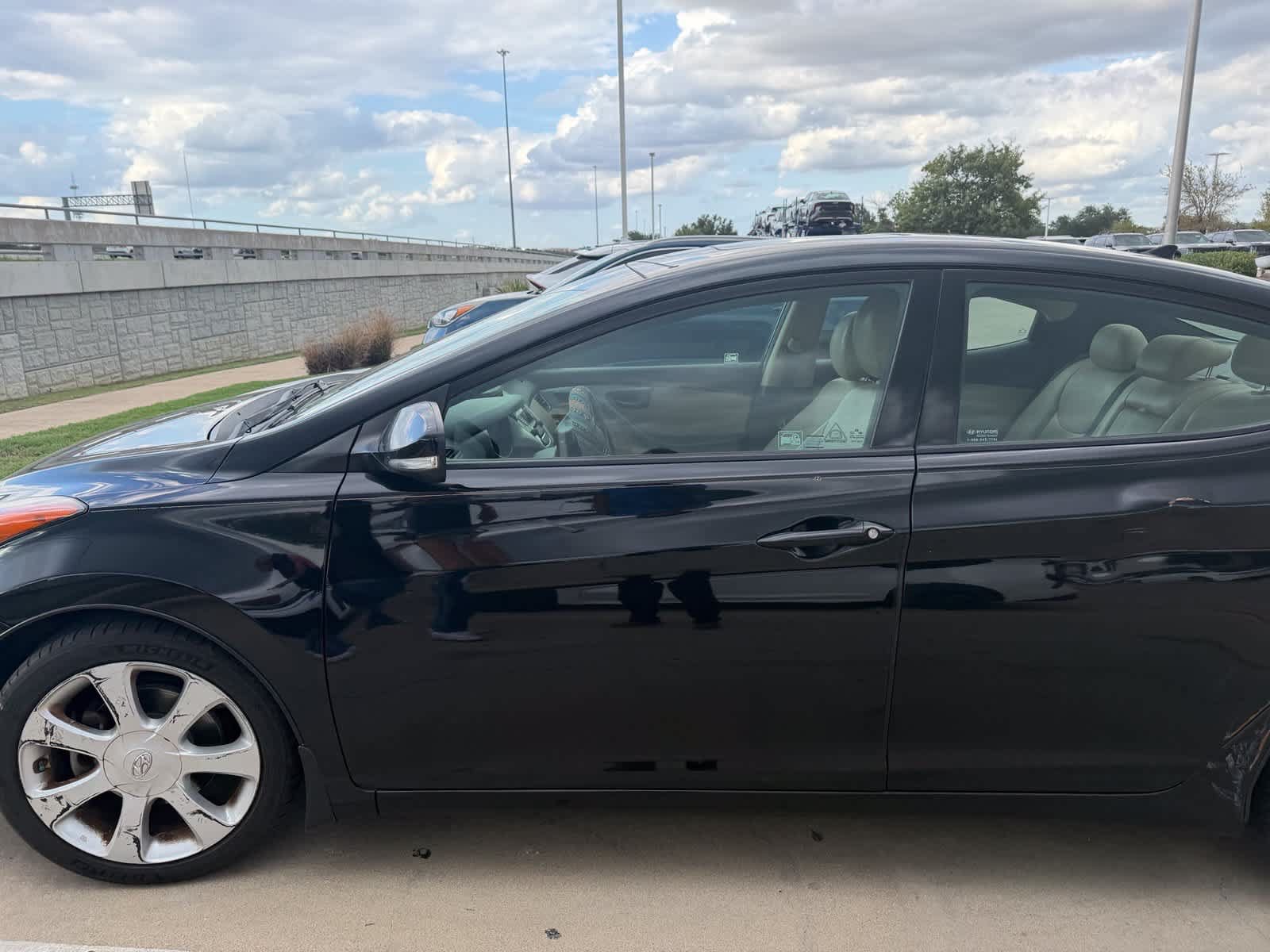 Used 2013 Hyundai Elantra Limited FWD image 2