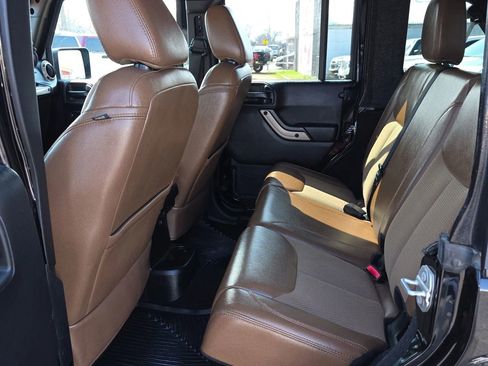 Used 2016 Jeep Wrangler Unlimited Sahara image 14