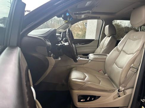Used 2017 Cadillac Escalade ESV Luxury image 8