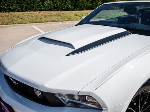 Used 2010 Ford Mustang GT Premium image 22