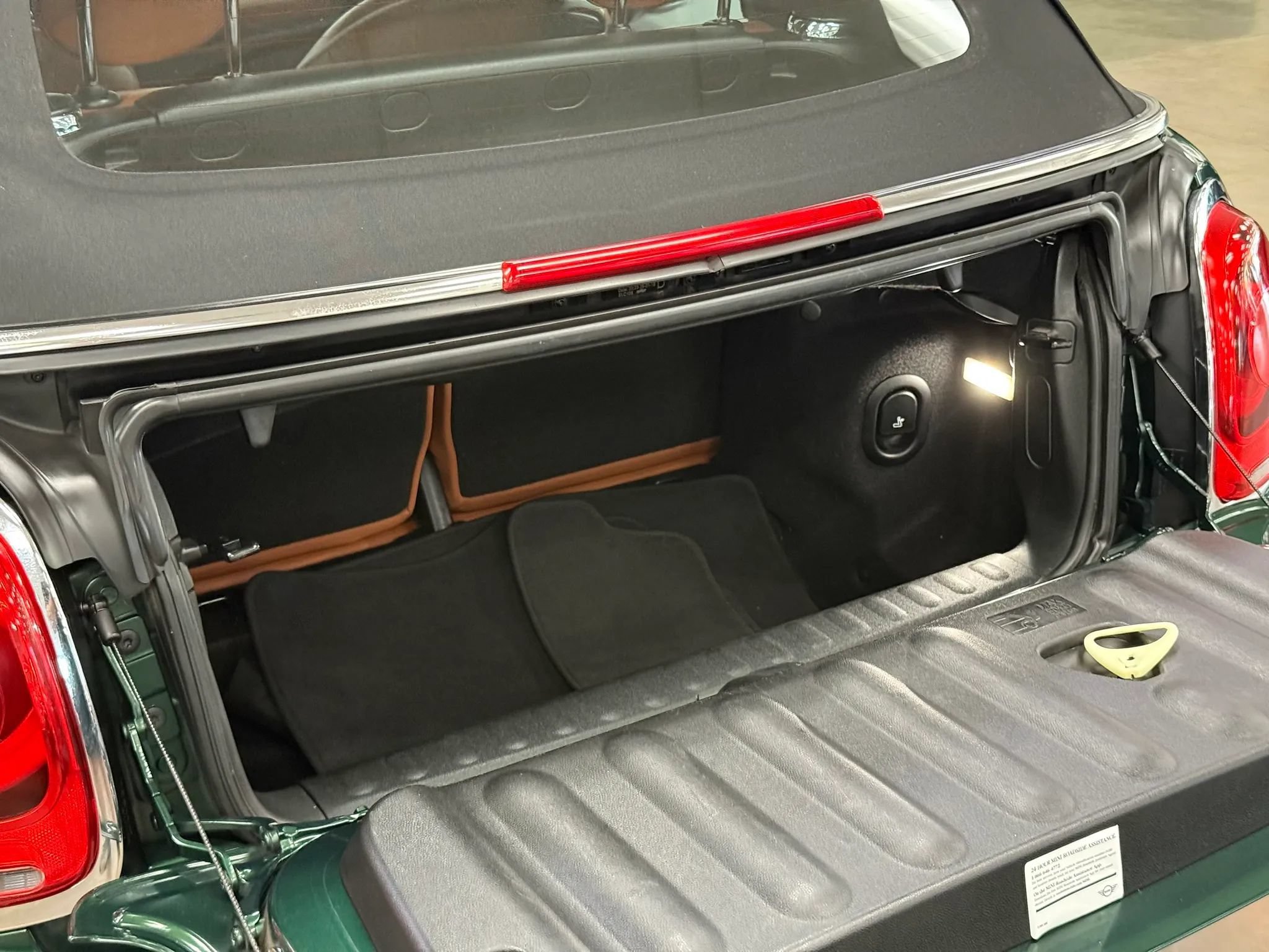 Used 2019 MINI Cooper S w/ Signature Upholstery Package FWD image 9