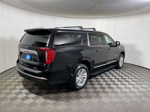 Used 2024 GMC Yukon XL SLT w/ SLT Luxury Package image 7