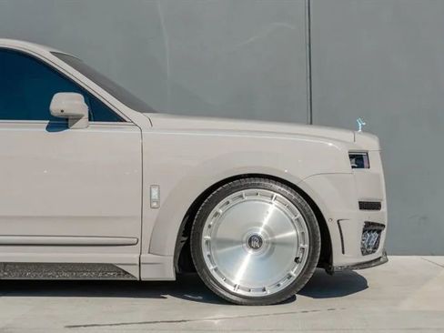 Used 2025 Rolls-Royce Cullinan Black Badge image 40