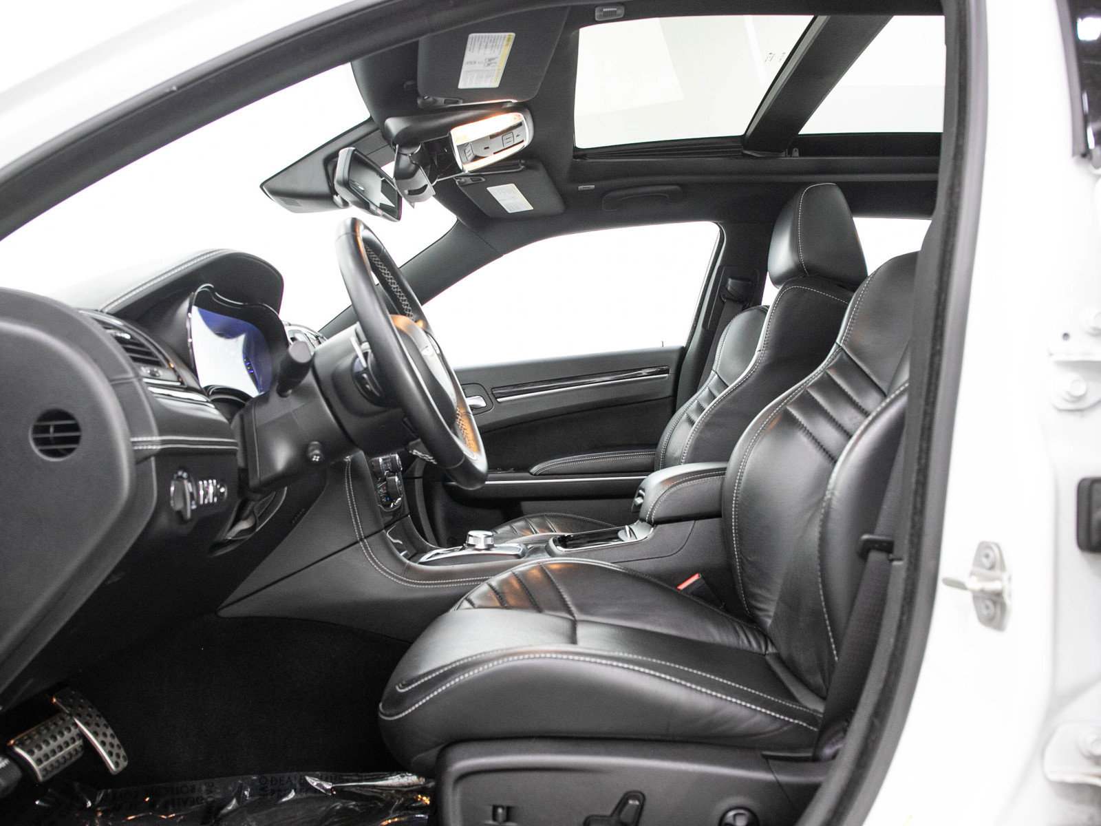 Used 2023 Chrysler 300 C RWD image 22