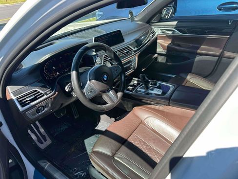 Used 2021 BMW 750i xDrive w/ Executive Package image 15