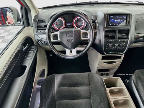 Used 2014 Dodge Grand Caravan SE w/ Quick Order Package 29E SE FWD image 2