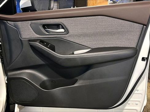 Used 2022 Nissan Rogue SV image 19