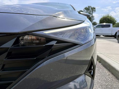 Used 2023 Hyundai Elantra SE FWD image 7