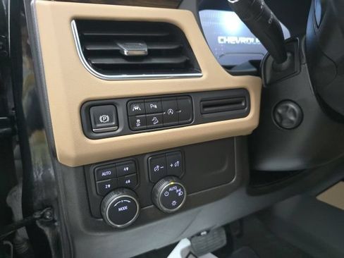 Used 2024 Chevrolet Tahoe Premier AWD/4WD image 17