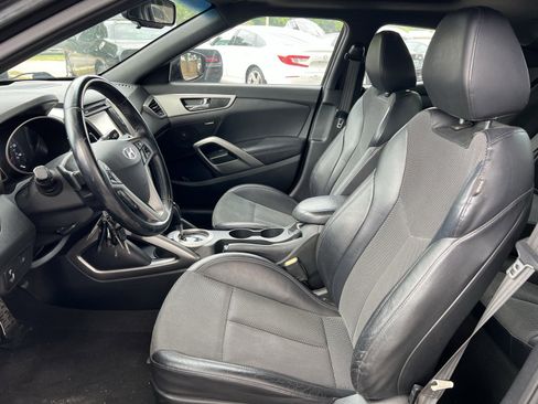 Used 2016 Hyundai Veloster w/ Option Group 02 image 9