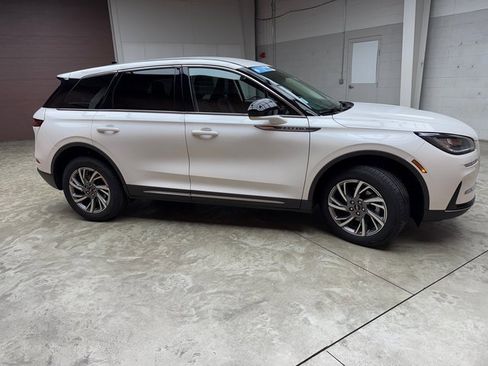 Used 2023 Lincoln Corsair AWD image 6