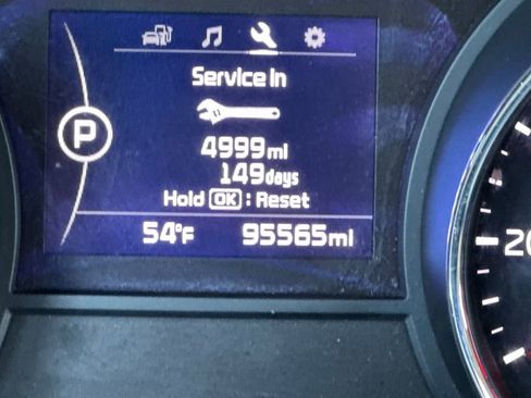 Used 2017 Kia Sedona LX w/ LX Essentials Premium Package image 29