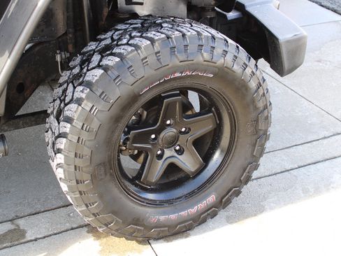 Used 2018 Jeep Wrangler Sport image 38