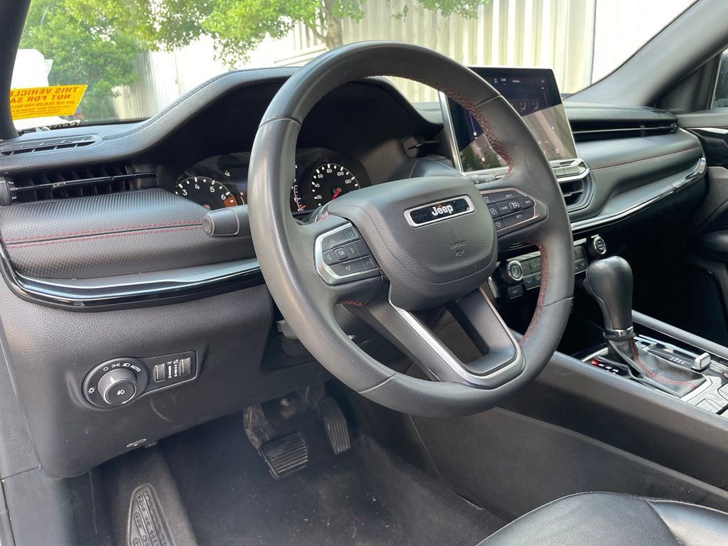 Used 2023 Jeep Compass Trailhawk AWD/4WD image 10