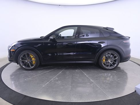 Certified 2022 Porsche Cayenne Turbo GT AWD/4WD image 2