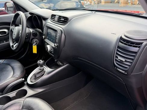 Used 2018 Kia Soul + FWD image 17