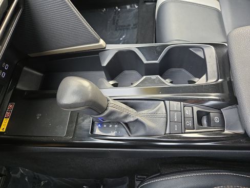 Used 2025 Toyota Camry SE image 20