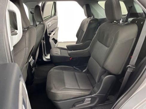 Used 2022 Ford Explorer XLT image 44