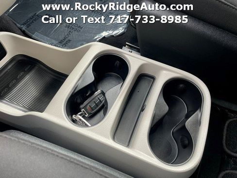 Used 2023 Chrysler Voyager LX image 15