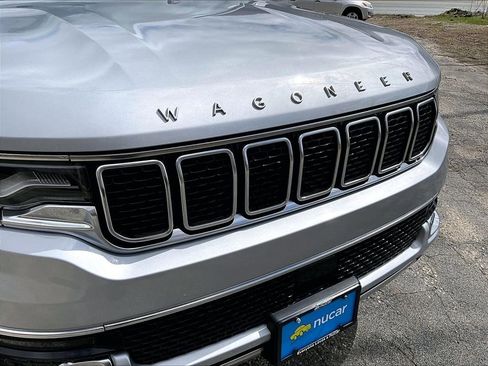 Used 2022 Jeep Wagoneer Series III AWD/4WD image 32