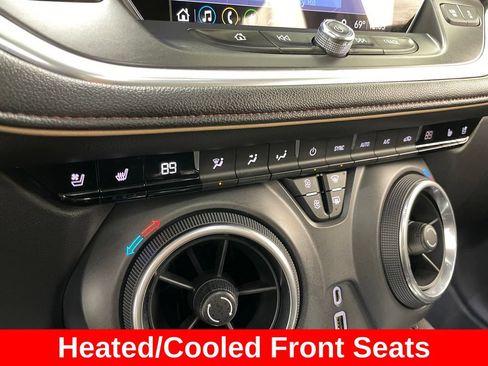 Used 2019 Chevrolet Blazer Premier w/ Sun and Wheels Package FWD image 11