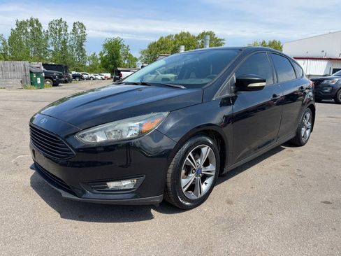Used 2016 Ford Focus SE FWD image 1
