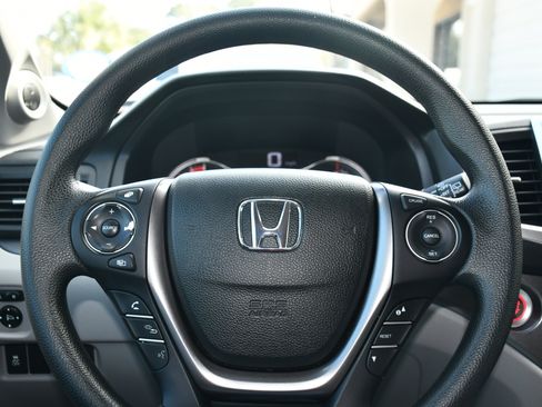 Used 2017 Honda Pilot EX image 9