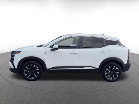 Used 2025 Nissan Kicks SV AWD/4WD image 6