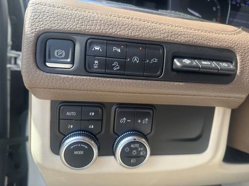 Used 2021 GMC Yukon XL Denali image 14